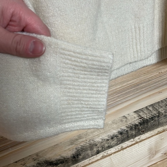 Love Tree Heart Embellished Size Medium White With Red Gemstone Crewneck Sweater - Picture 5 of 8